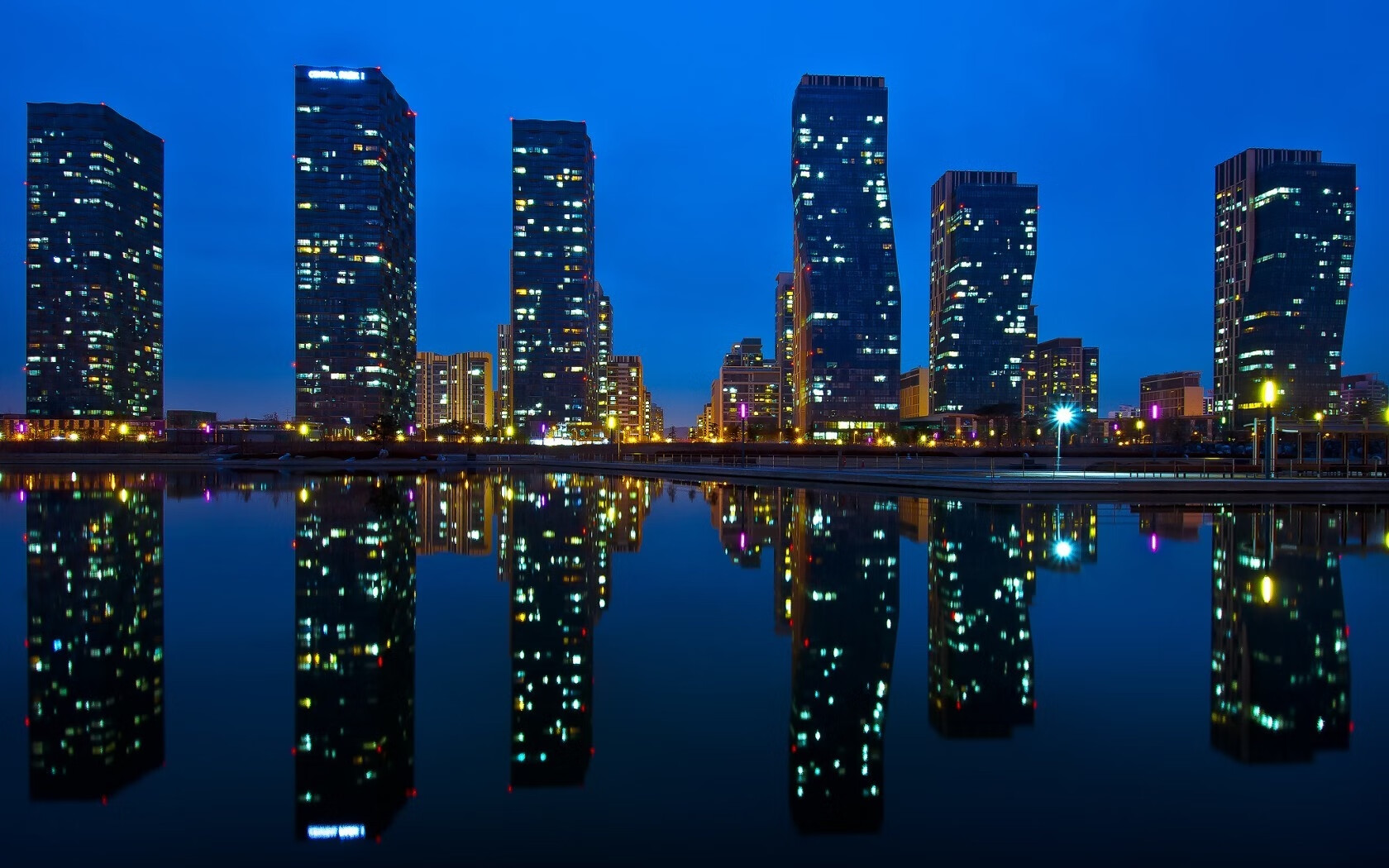 东亚杯国足战胜 球员士气大增，东亚杯国足首发